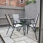 City Centre 2 Bed House Perfect For Contractors With Free Parking