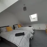 Stylish 4 Bed, Newly Renovated Home In Nottingham