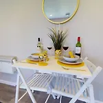 Cosy 1 Bed Garden Lodge Close To Nottingham City Centre - Free Parking & Wifi
