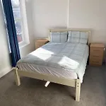 Huge Flat Sleeps 6+ Free Parking