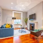 Luxury Spacious Flat For 4 Guests & Free Parking