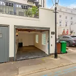 Luxury Spacious Flat For 4 Guests & Free Parking