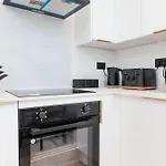 Modern 2 Bed Apartment In Nottingham City Centre - Free Parking - 6 Guests