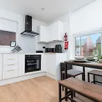 Modern 2 Bed Apartment In Nottingham City Centre - Free Parking - 6 Guests