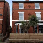 Modern 2 Bed Apartment In Nottingham City Centre - Free Parking - 6 Guests