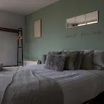 City Centre - 2Br Apt - Free Parking - Long Stays