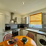 Waterloo House - Great For Contractors Or Family Holidays