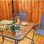Spacious Room In Modern House Near Nottingham