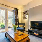 Lovely 4Bdr Home- Off Street Parking Sleeps 7