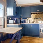 Luxurious 2 Bedroom Apartment + Free Parking