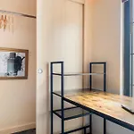 Luxurious 2 Bedroom Apartment + Free Parking