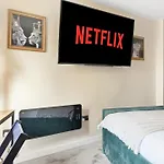 Luxurious 2 Bedroom Apartment + Free Parking