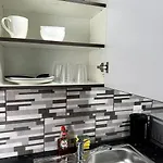 1 Bedroom Kitchen Flat