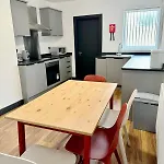 Room Only, With Shared Bathrooms, Option Of The Entire House If Available-Ng6 9Fe
