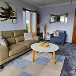 Luxurious 1 Bedroom Bungalow With Parking And Private Garden,Sleeps 2