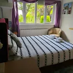 Luxurious 1 Bedroom Bungalow With Parking And Private Garden,Sleeps 2