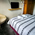 Luxurious 1 Bedroom Bungalow With Parking And Private Garden,Sleeps 2
