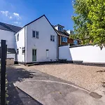 Fern Cottage - 5 Bedroom House Free Parking