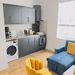 The Gold Room , Stylish Apartment Near City Centre