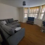 Comfortable And Spacious 2 Bedrooms Free Parking