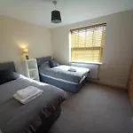Comfortable And Spacious 2 Bedrooms Free Parking