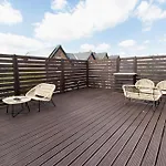 Modern Apartment Free Off Road Parking Single Room Suite 12
