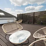 Modern Apartment Free Off Road Parking King Room Suite 10