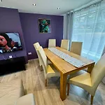 Strelley House 2- Spacious With Free Off-Street Parking, Wifi 500Mb & Netflix, Close To M1 Jct26 Family & Contractor Friendly