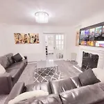 Elegant Entire 3 Bed House With Free Parking
