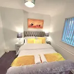 Elegant Entire 3 Bed House With Free Parking