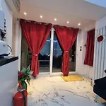 Entire-2 Bedroom Apartment With Driveway,1Free Parking