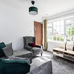 Charming 3-Bed Home In Nottingham - Prime Location