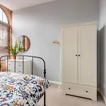 5 Mins Walk From Centre, Spacious City Apt, Open-Plan