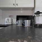 Cosy Entire House In Central Sherwood