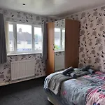 Private Room In A Quiet Area Free Parking
