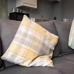 Arena Apartments - Stylish And Homely Apartments By The Ice Arena With Parking