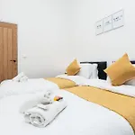 Deluxe 2 Bedroom Apartment In City Centre