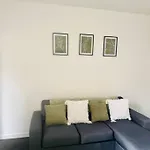 Escape In Style 4-Bed Home In Nottingham - Near City Centre, Motorpoint Arena, Qmc & Nottingham Station - Sleeps 8
