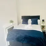 Escape In Style 4-Bed Home In Nottingham - Near City Centre, Motorpoint Arena, Qmc & Nottingham Station - Sleeps 8