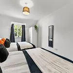 Lovely Nottingham Abode - Sleeps 15 - Parking