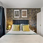 Lovely Nottingham Abode - Sleeps 15 - Parking