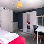Spacious 6-Bed Flat In City Centre