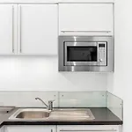 Spacious 3 Bedroom Apartment In Prime Location