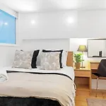 Spacious 3 Bedroom Apartment In Prime Location