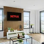 4 Bedroom Penthouse And Free Parking