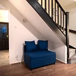 Cosy Deluxe 3 Bed House - Free Parking - Sleeps 9