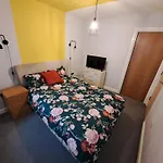 Private And Comfortable Room In Cosy Home