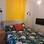 Private And Comfortable Room In Cosy Home