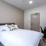 The Icon, Large Group Accommodation - 1 Min From The Square