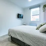 The Icon, Large Group Accommodation - 1 Min From The Square